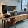 Haecker Designkueche mit Insel und Esstisch