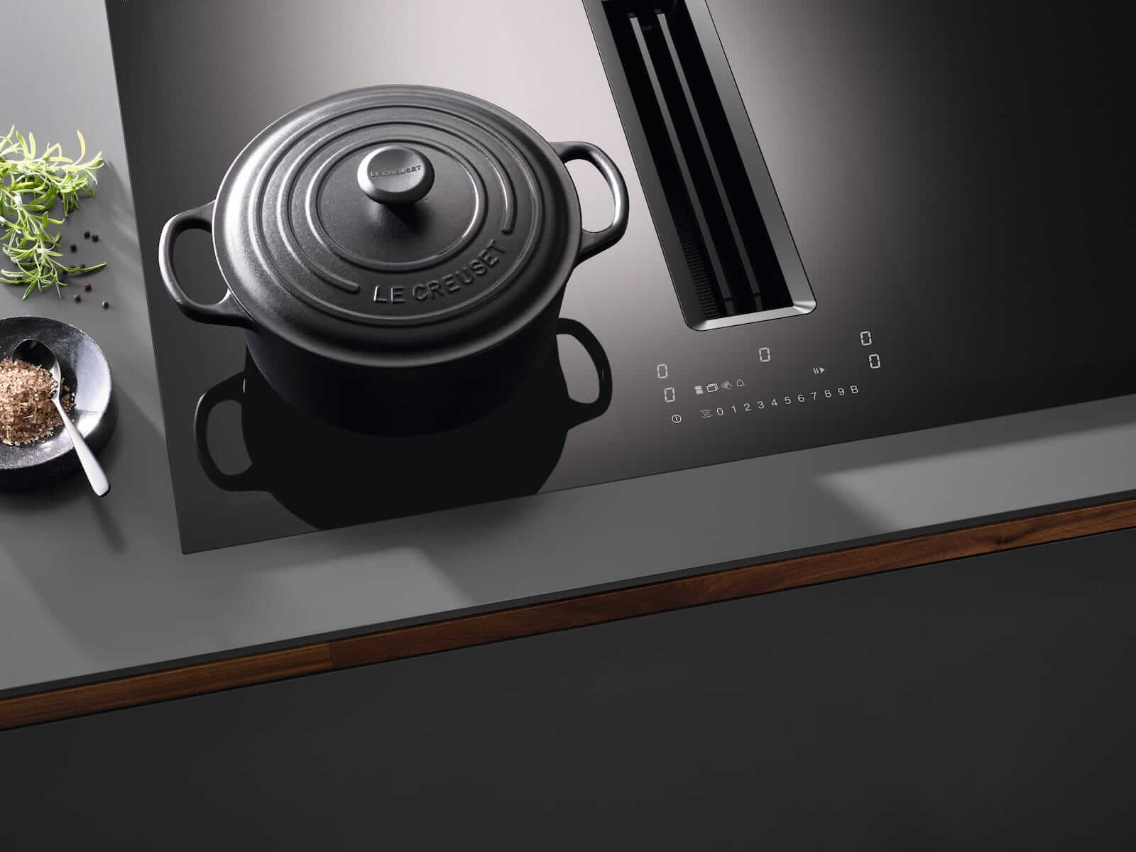 Miele-Induktionskochfeld-mit-Touch-Display